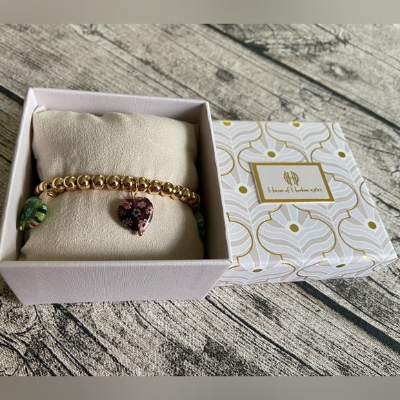 New in box. Stretchy beaded bracelet with 5 millefiori heart charms in colors - Picture 13 of 16